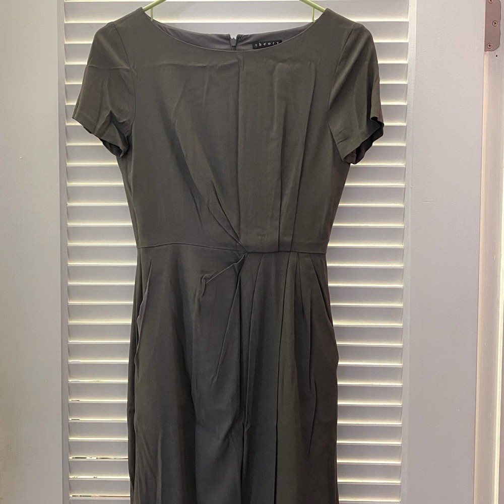 Brand new Theory dress with pockets NWOT
